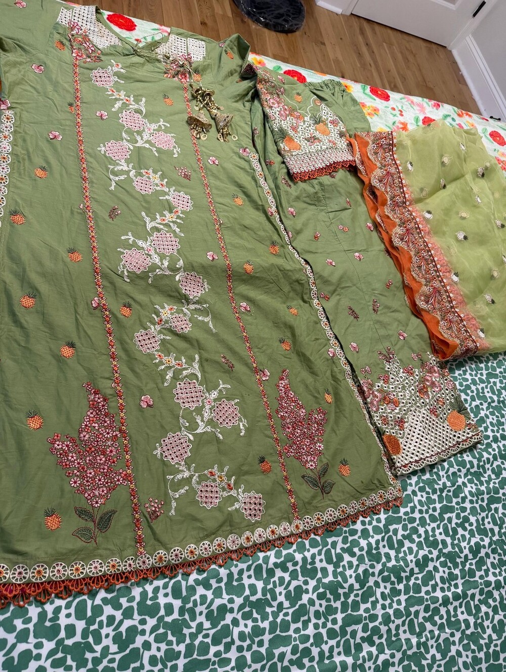 Rang e Bahar | Jinan '26 | HUSSAIN REHAR 3 Pc Lawn Embroidered Suit - Picture 4 of 5